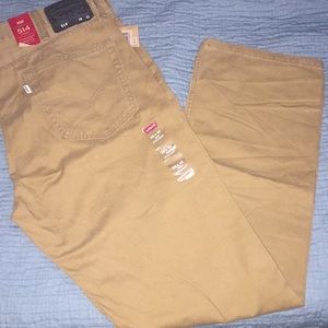 Men’s Levi’s - Size 38W - 32L - 514 Straight